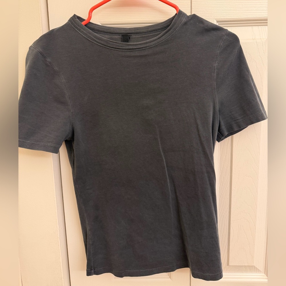 BUNDLE SKIMS Short Sleeve Crewneck & Biker Shorts set - Picture 2 of 5